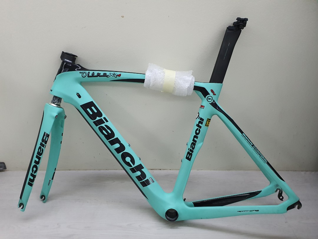 1 mth old Genuine Bianchi Oltre XR4 Frame Sports Equipment