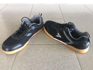 bata badminton shoes