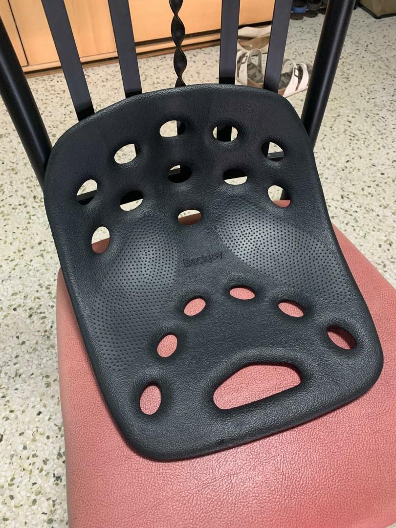 BACK SUPPORT (Category: Braces, Support & Protection) located in Singapore. Submitted by singaporepearl (Listing ID 1027100779, Image 1). Description: Bought for mum but wrong size No box..