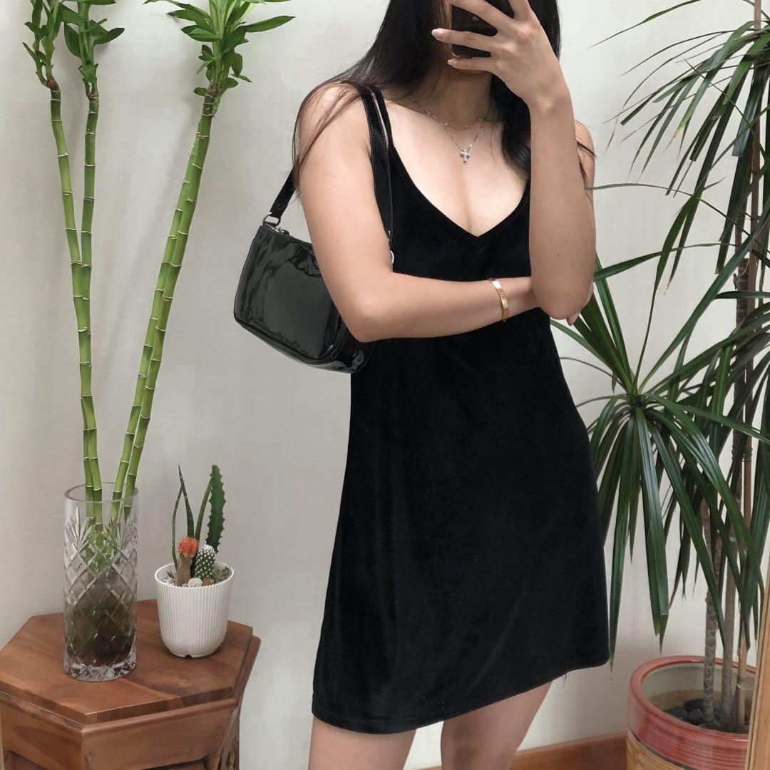 brandy melville black amara dress, Women's Fashion, Tops, Sleeveless on  Carousell