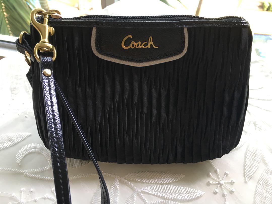 Coach wristlets hotsell clearance