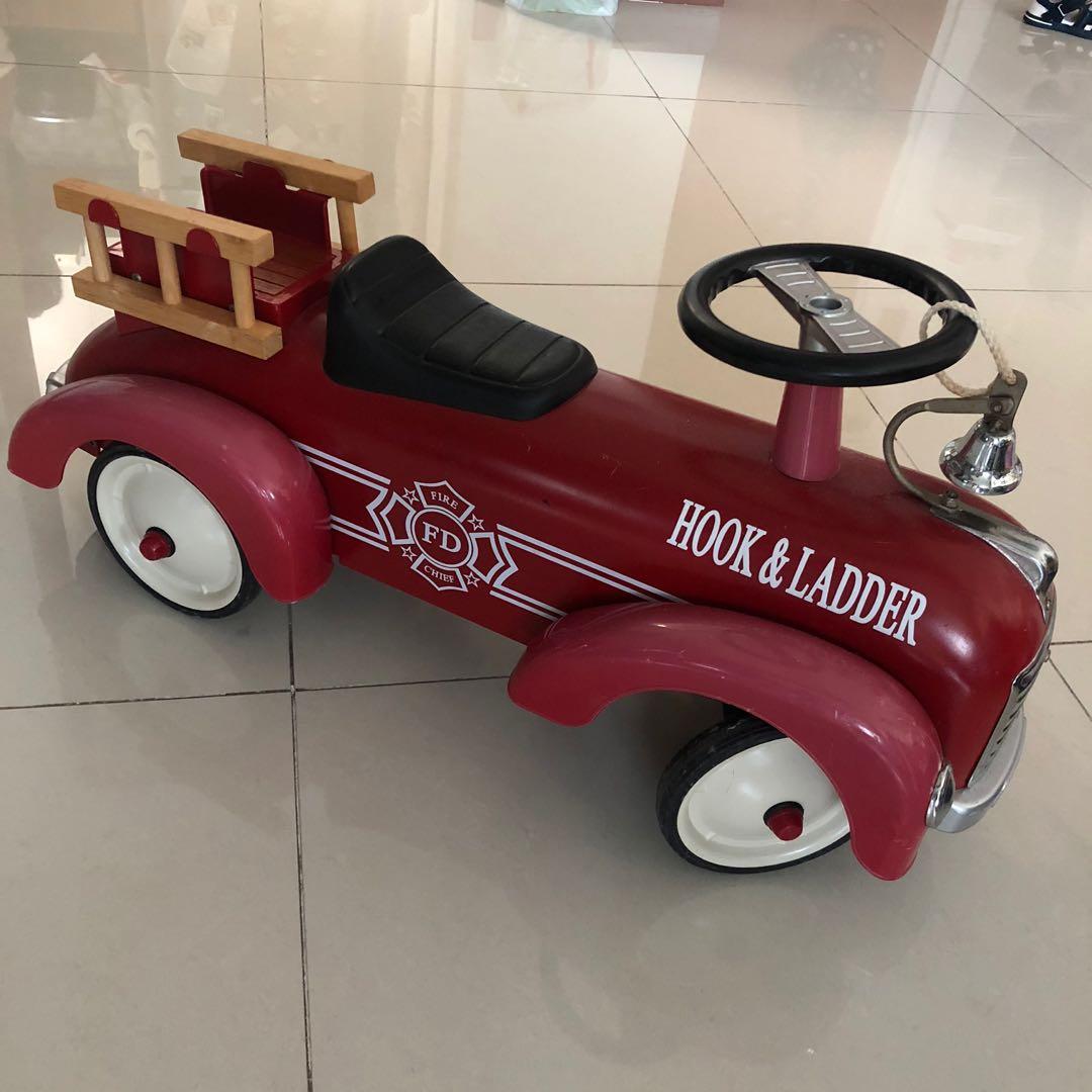Hook and ladder ride on sale fire engine
