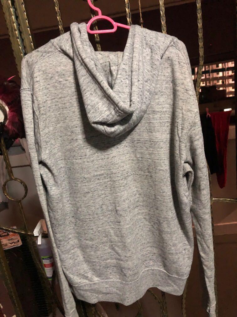 Fleece Jacket (Category: Coats, Jackets and Outerwear) located in Singapore. Submitted by 52hectoroty (Listing ID 1027199593, Image 2). Description: Size shown in the picture..