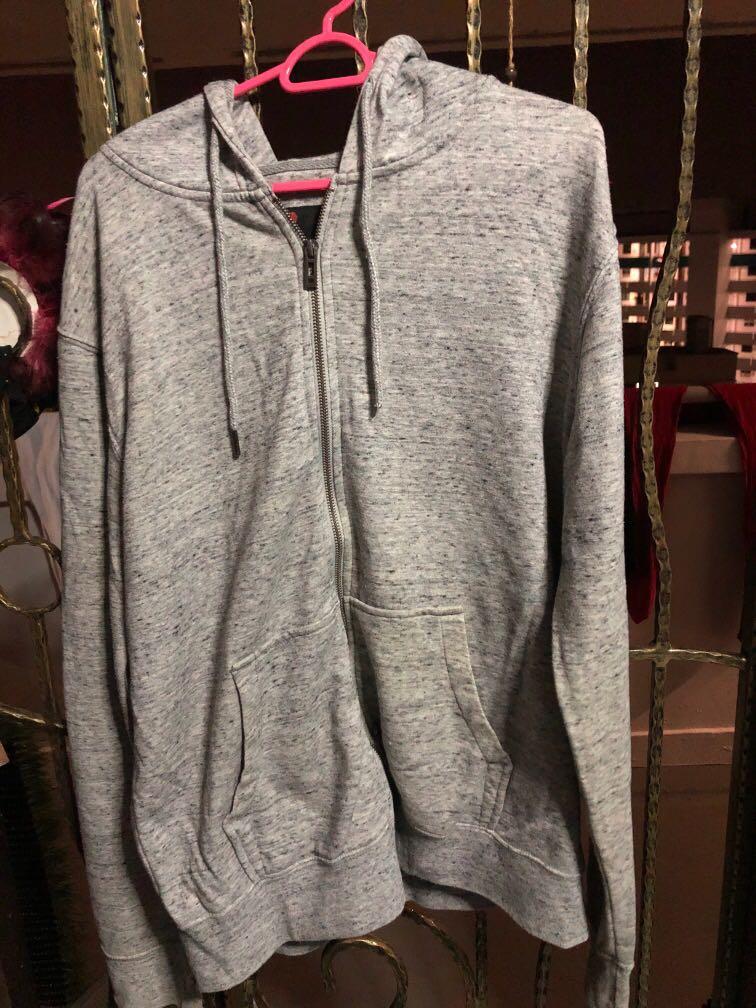 Fleece Jacket (Category: Coats, Jackets and Outerwear) located in Singapore. Submitted by 52hectoroty (Listing ID 1027199593, Image 1). Description: Size shown in the picture..
