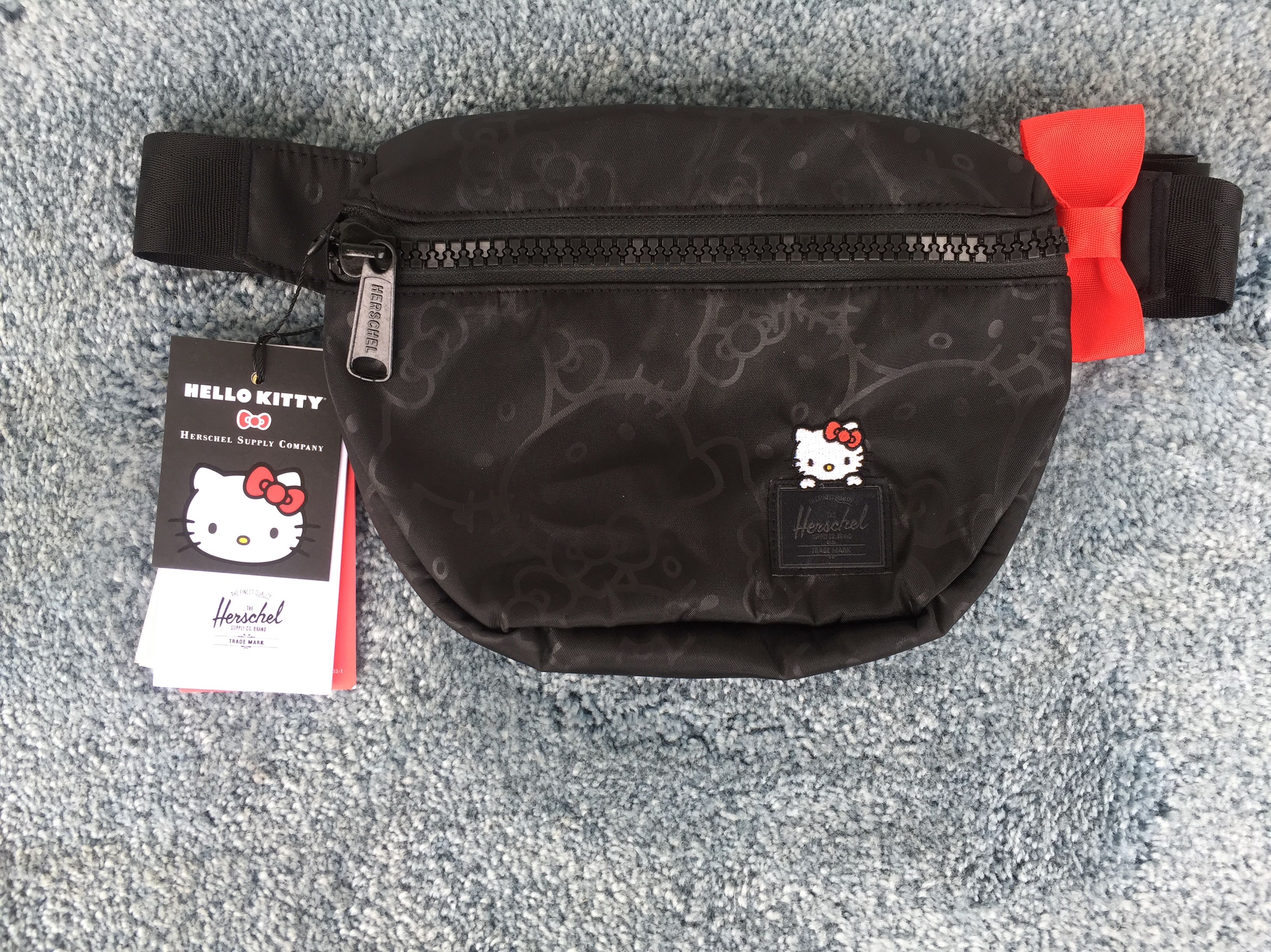 Herschel hello kitty fanny pack black online