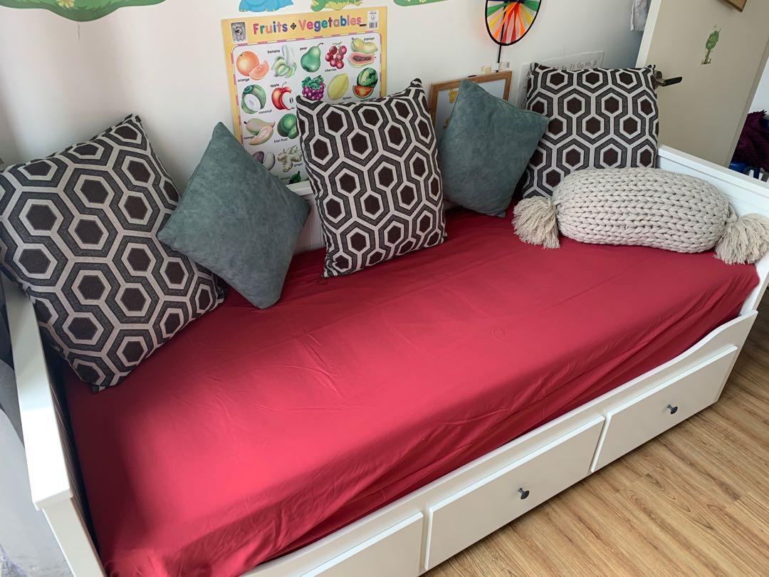 Ikea Hemnes Day Bed, Furniture & Home Living, Furniture, Bed Frames