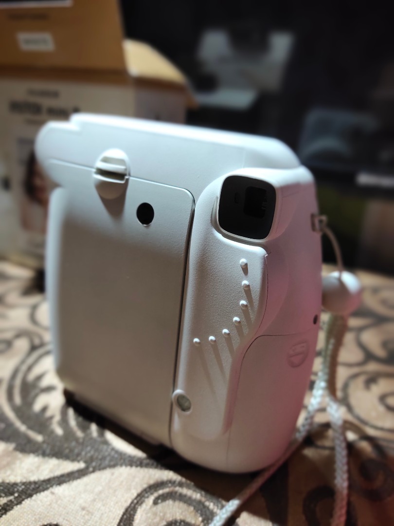 INSTAX MINI 8 FOR SALE! With box, battery and 10s films. No scratches! No issue!!
