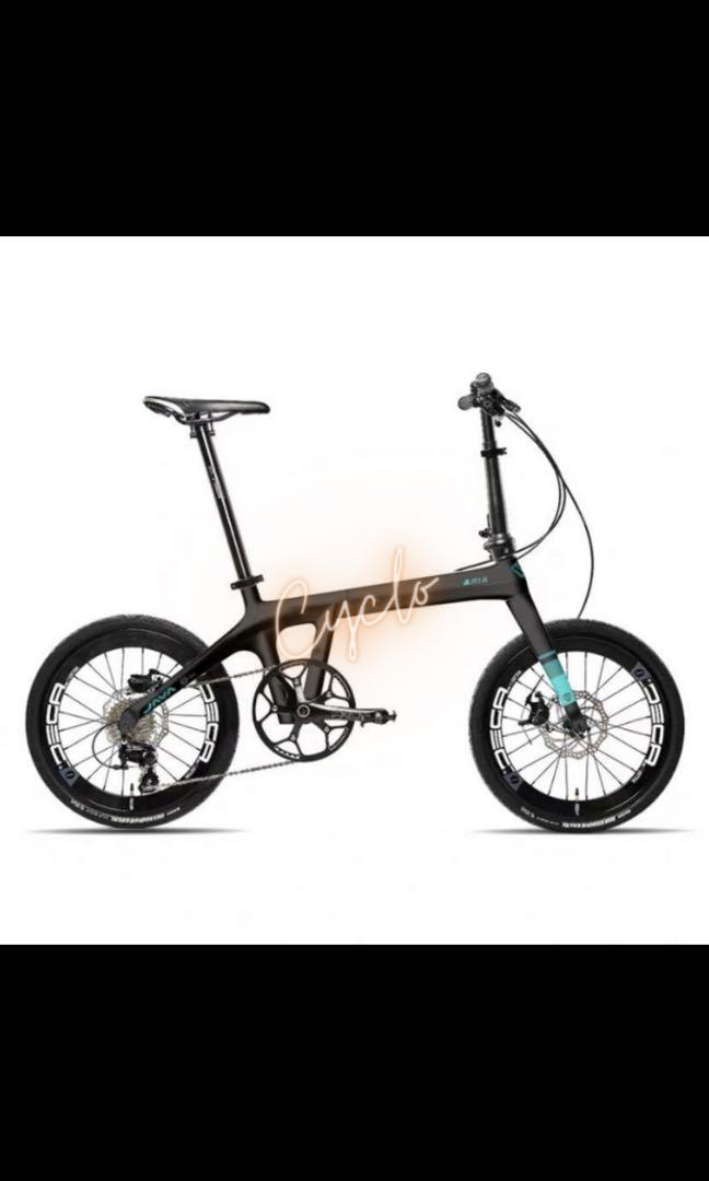 JAVA Aria Foldable Bike (Category: Bicycles) located in Singapore. Submitted by cyclobikes (Listing ID 1027112028, Image 2). Description: Visit www.cyclobikessg.com for more details. Follow us on instagram @cyclo_sg! JAVA Aria Carbon Fibre Foldable Bike 🏅Limited Local Warranty 🎁FREE Installation ——————————————————————————- 🚴‍♂️20 Inch/18 Speed Shimano Sora - $1250 ——————————————————————————- 🔥Sizes: 20 Inch 🔥Colours: BlackBlue, BlackRed ————