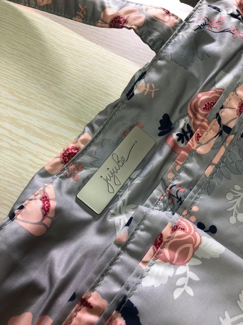 Jujube Be Light Wallflower (Category: Diaper Bags & Wetbags) located in Malabon City. Submitted by vanic (Listing ID 1027005723, Image 3). Description: Condition: Used (w/ original plastic and tags) RFS: not in use.