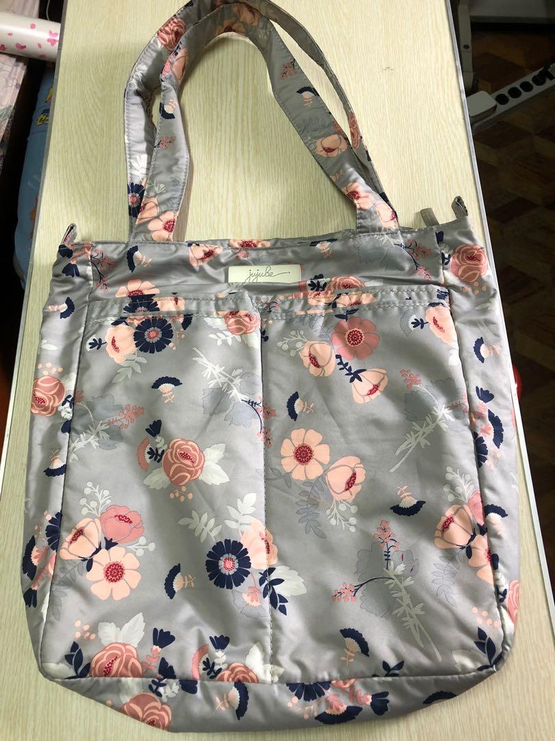 Jujube Be Light Wallflower (Category: Diaper Bags & Wetbags) located in Malabon City. Submitted by vanic (Listing ID 1027005723, Image 1). Description: Condition: Used (w/ original plastic and tags) RFS: not in use.