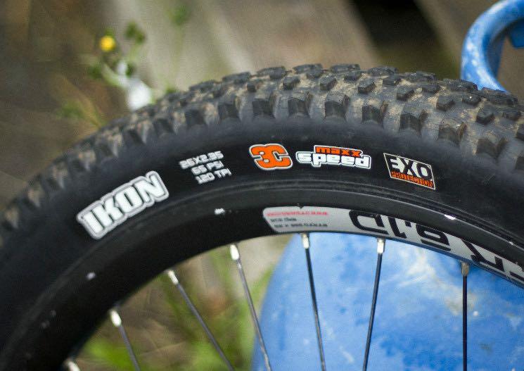Maxxis ikon 26 2.35 hot sale