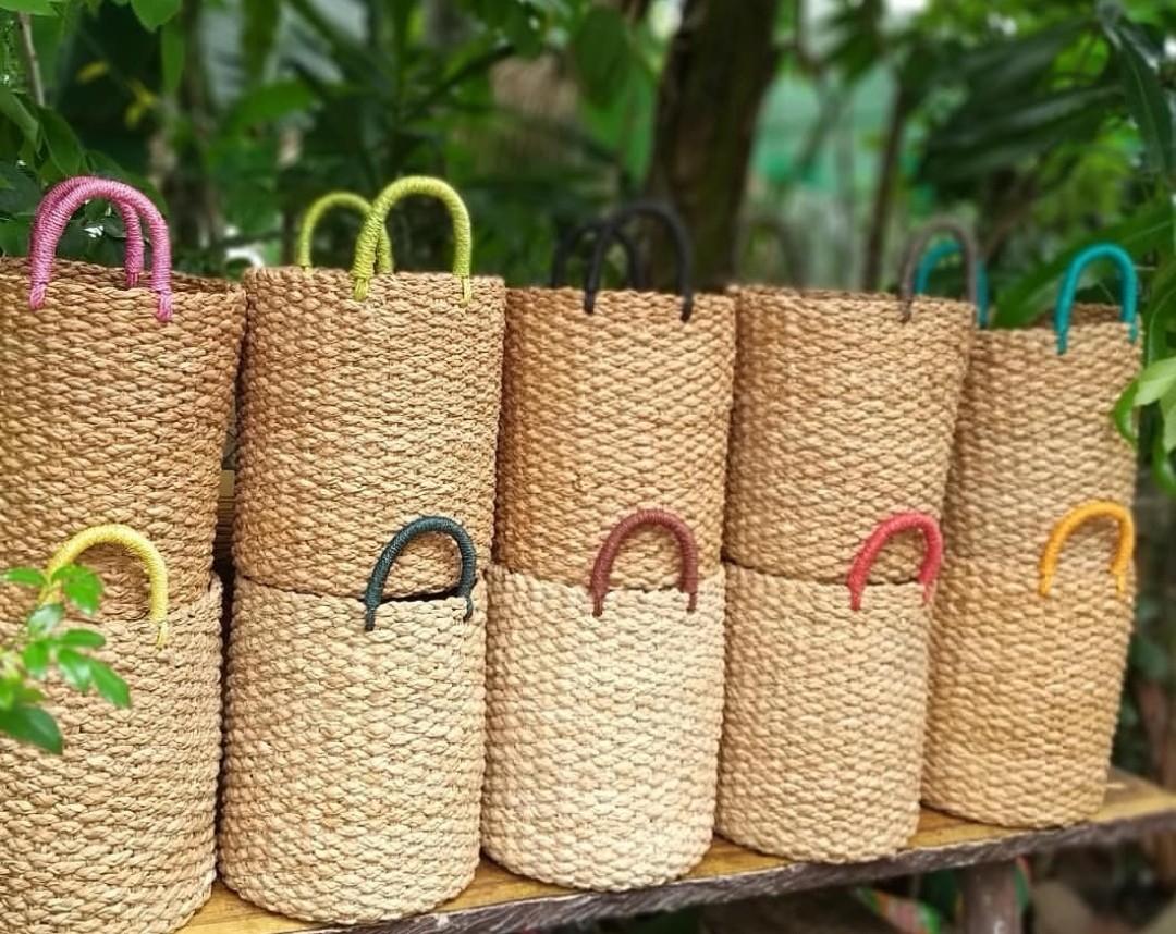Native Seagrass Multi-purpose Baskets (Category: Laundry Baskets) located in Las Pinas. Submitted by chelhq (Listing ID 1027141330, Image 1). Description: Incoming stocks! AVAILABLE FOR SHIPPING/PICKUP on Tuesday/August 11 Available Stocks: 📍Round Plain Multi-purpose Baskets (4) pcs Small (4) pcs Medium (4) pcs Large 📍 Round Baskets with Handles/Tassels Black - Small, Medium, Large Yellow - Small, Medium, Large Pink - Small, Medium, Large Green