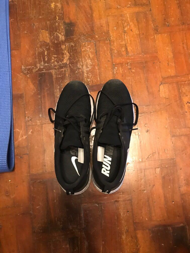 Nike Running Shoes Odyssey React (Category: Sneakers) located in San Juan City. Submitted by redclothes (Listing ID 1027208952, Image 3). Description: Price is negotiable RFS: Wrong Size Used Condition 9/10.