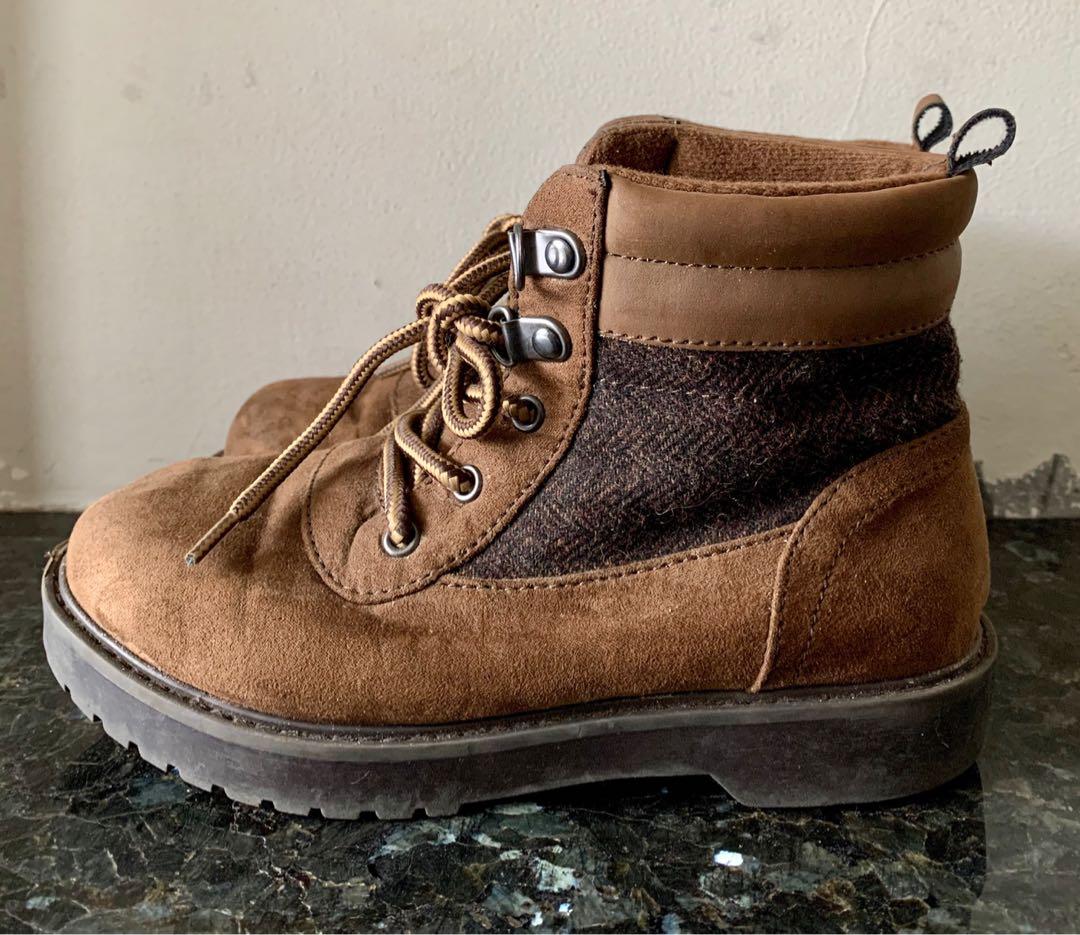 Old navy dollhouse chukka boots