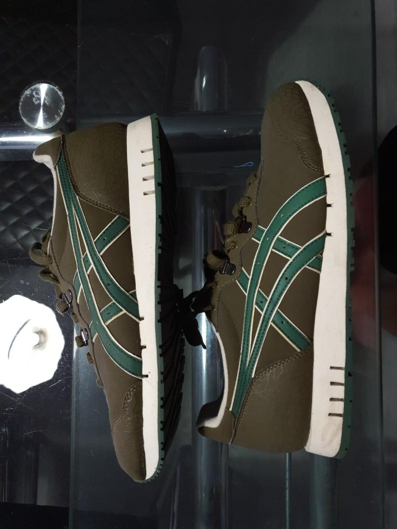Onitsuka tiger (Category: Sneakers) located in Singapore. Submitted by silva.lionel (Listing ID 1027184190, Image 3). Description: no box.