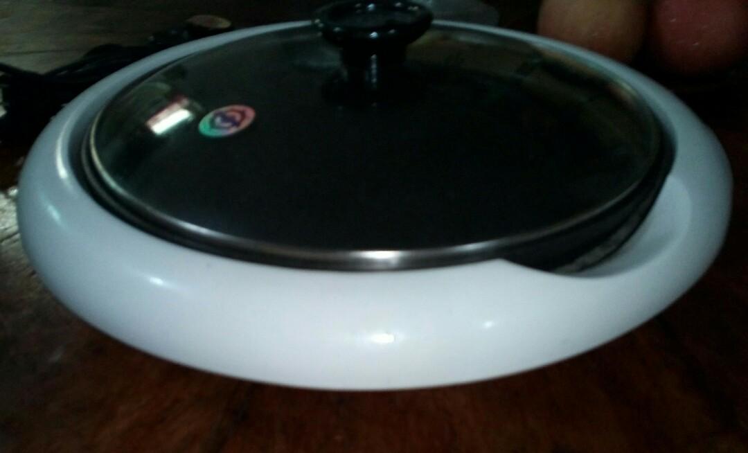 Pizza Maker (Category: Bakeware) located in Angono. Submitted by fhlor02 (Listing ID 1027054451, Image 2). Description: Imarflex pizza maker, can also be used as an oven for cakes and cookies..with temperature control...nka stock lang..very dependable at mraming gamit.. NOTE: payment first basis, Prize plus shipping fee.