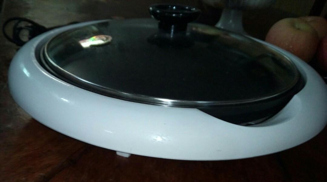 Pizza Maker (Category: Bakeware) located in Angono. Submitted by fhlor02 (Listing ID 1027054451, Image 3). Description: Imarflex pizza maker, can also be used as an oven for cakes and cookies..with temperature control...nka stock lang..very dependable at mraming gamit.. NOTE: payment first basis, Prize plus shipping fee.