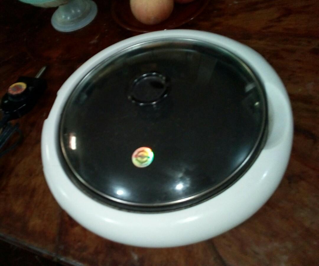 Pizza Maker (Category: Bakeware) located in Angono. Submitted by fhlor02 (Listing ID 1027054451, Image 1). Description: Imarflex pizza maker, can also be used as an oven for cakes and cookies..with temperature control...nka stock lang..very dependable at mraming gamit.. NOTE: payment first basis, Prize plus shipping fee.