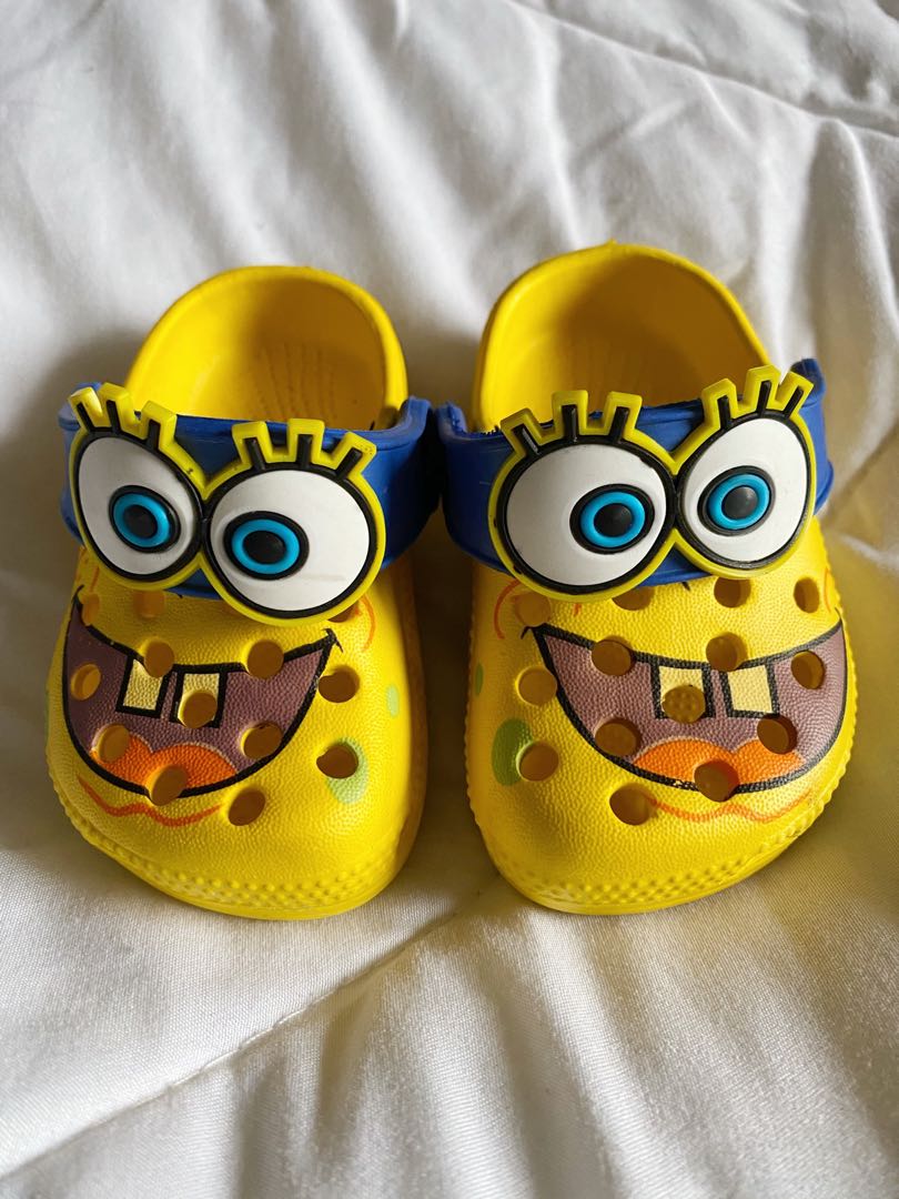 Spongebob Clogs, Babies & Kids, Babies & Kids Fashion on Carousell