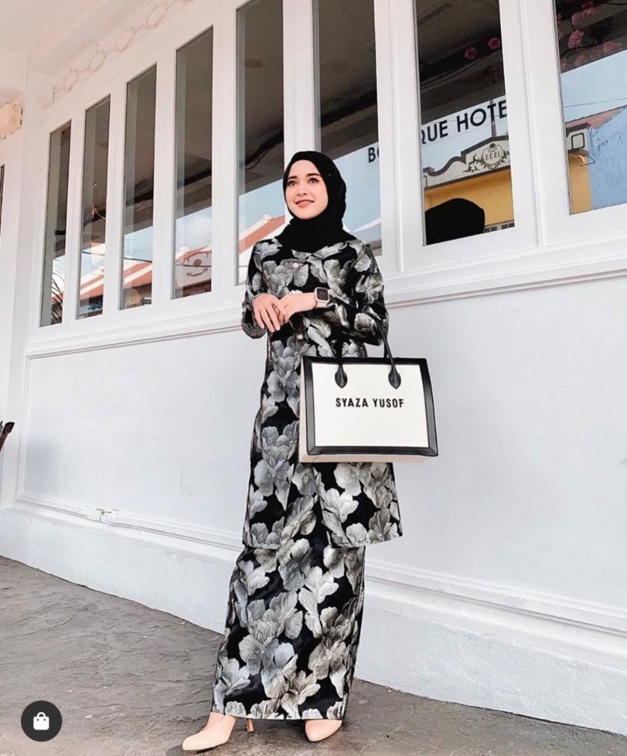 vera canvas tote bag