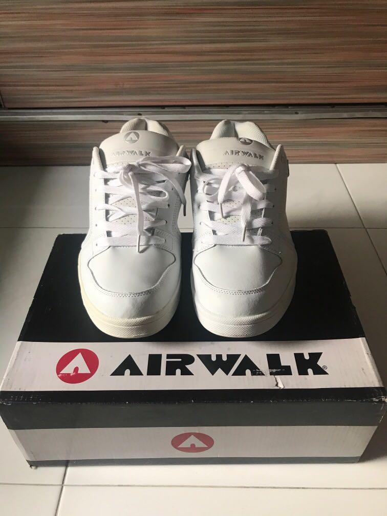 White airwalk hotsell trainers