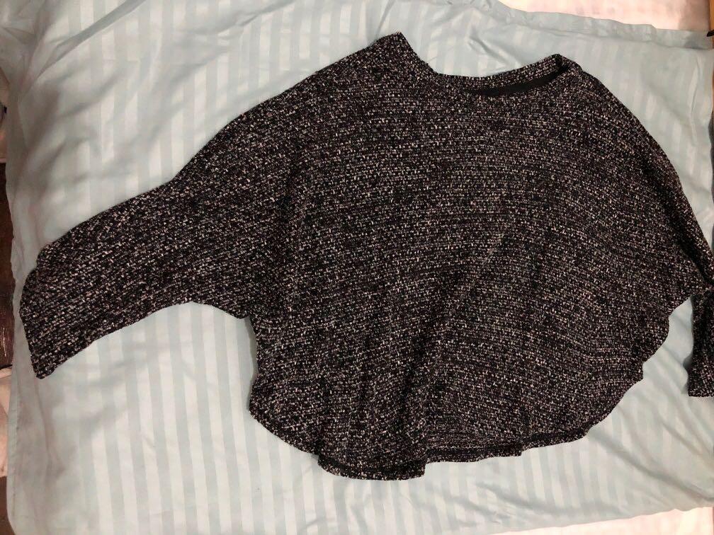 Cotton on crop sweater (Category: Others Tops) located in Quezon City. Submitted by ptriestodeclutter (Listing ID 1032524402, Image 2). Description: Cotton on black and white crop sweater Sleeves 3/4 Very flattering.
