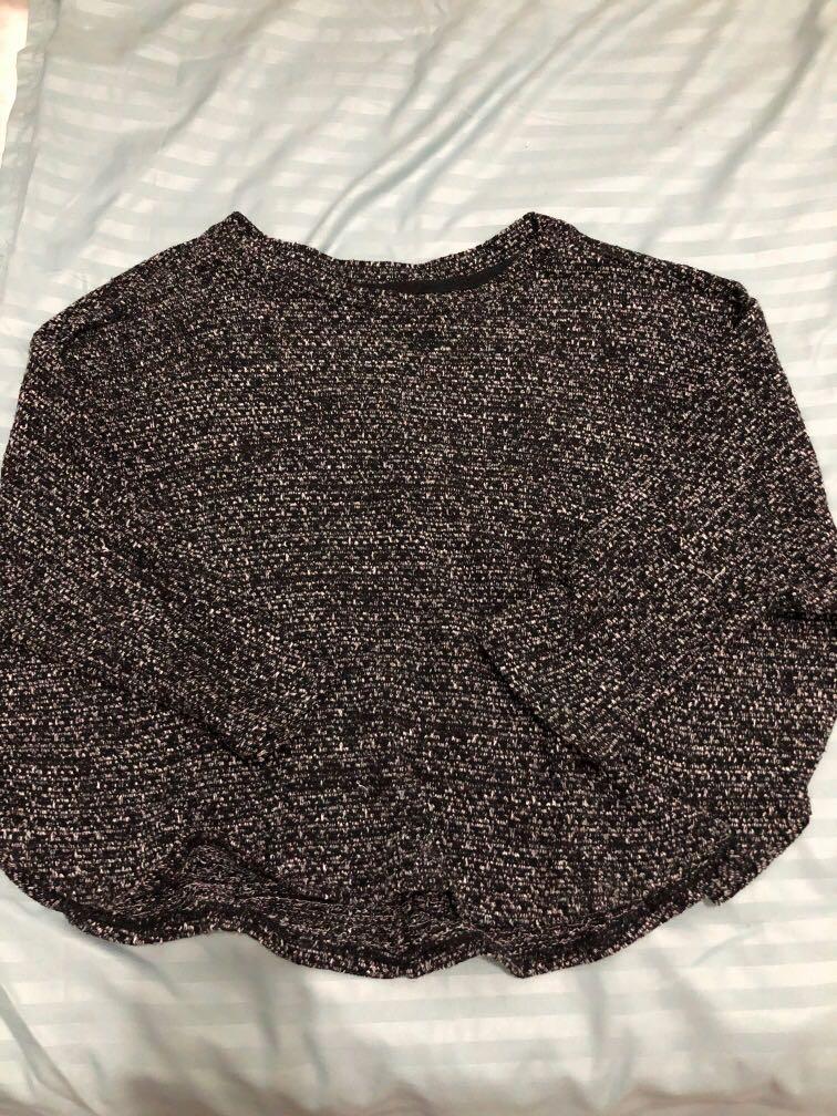 Cotton on crop sweater (Category: Others Tops) located in Quezon City. Submitted by ptriestodeclutter (Listing ID 1032524402, Image 1). Description: Cotton on black and white crop sweater Sleeves 3/4 Very flattering.