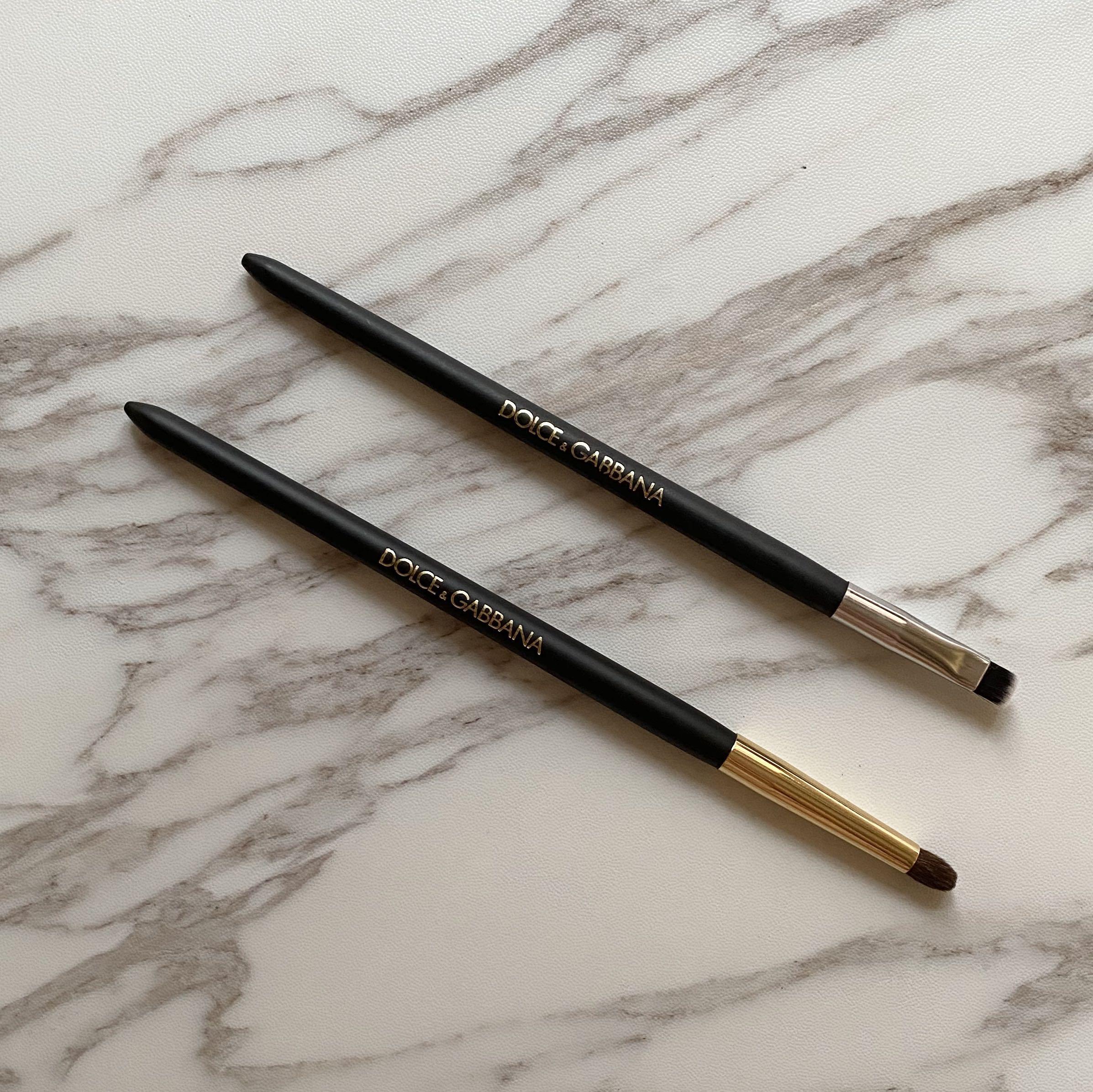 包平郵/SF Dolce & Gabbana Beauty D&G Pencil Brush / eyeliner brush 暈染掃眼線掃化妝掃,  美容＆化妝品, 健康及美容- 皮膚護理, 化妝品- Carousell