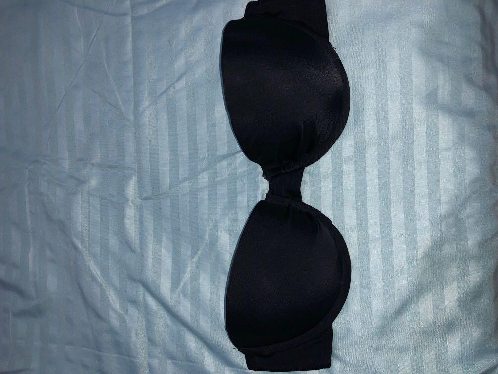 Forever 21 black bikini top (Category: Sleeveless) located in Quezon City. Submitted by ptriestodeclutter (Listing ID 1032522652, Image 3). Description: Forever 21 black bikini top, used once With strap .