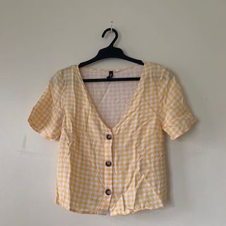 (Category: ) located in . Submitted by four.clothing (Listing ID 1032366035, Image 1). Description: .