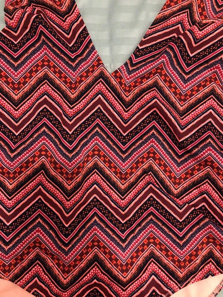 H&M printed bikini (Category: Bikinis & Swimsuits) located in Quezon City. Submitted by ptriestodeclutter (Listing ID 1032524146, Image 2). Description: H&M printed bikini Very flattering Fits small-medium.