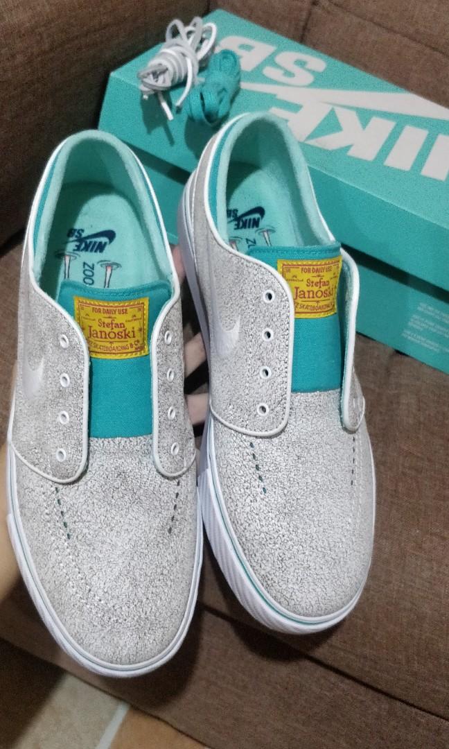 Janoski Flamingo Men s Fashion Footwear Sneakers on Carousell