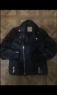 (Category: ) located in . Submitted by hypebeast13 (Listing ID 1032482461, Image 1). Description: .