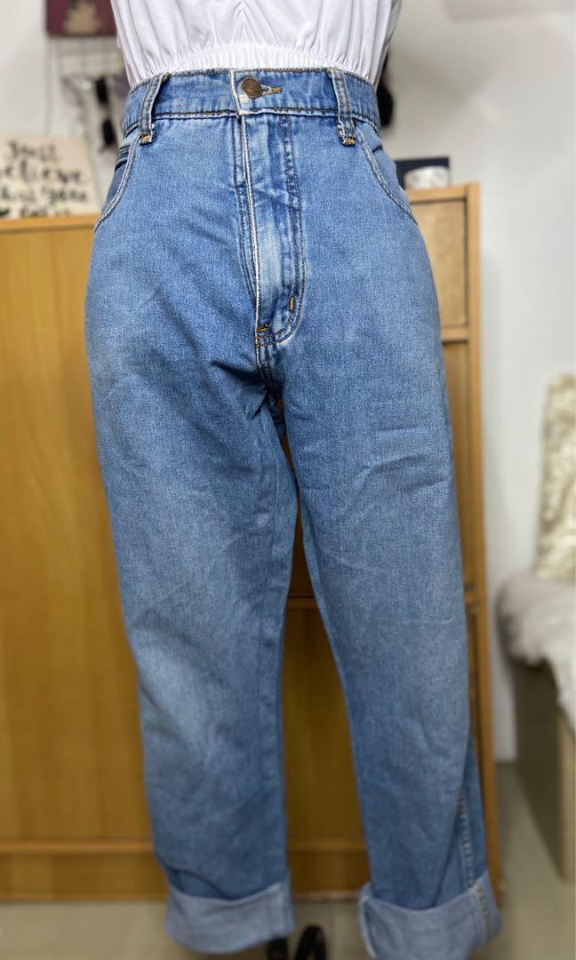 Mom’s jeans (Category: Jeans) located in San Jose del Monte. Submitted by _ecjc (Listing ID 1032462253, Image 1). Description: Size 30-31.