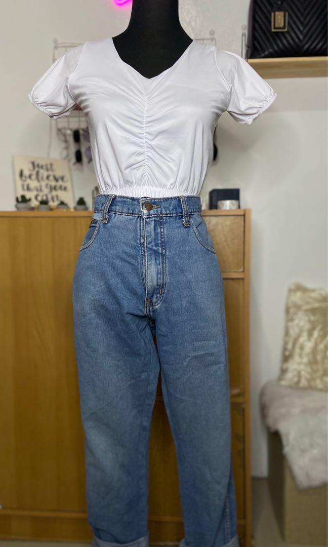Mom’s jeans (Category: Jeans) located in San Jose del Monte. Submitted by _ecjc (Listing ID 1032462253, Image 2). Description: Size 30-31.