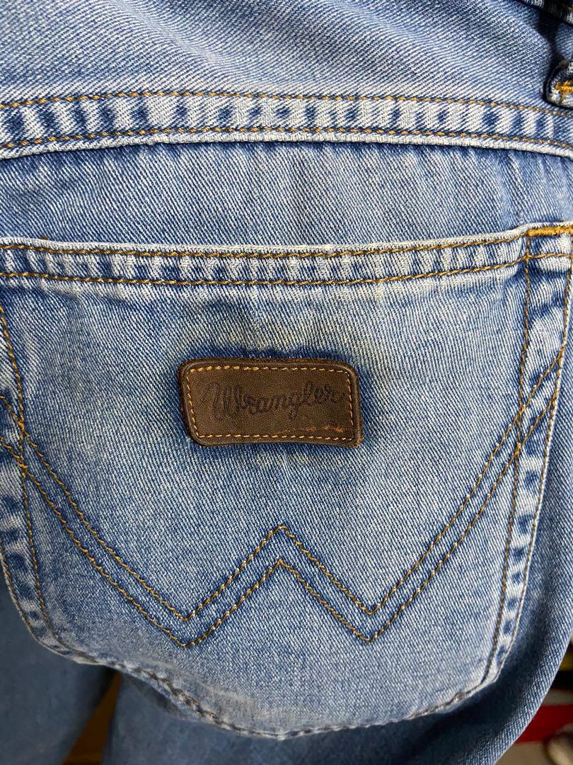 Mom’s jeans (Category: Jeans) located in San Jose del Monte. Submitted by _ecjc (Listing ID 1032462253, Image 3). Description: Size 30-31.