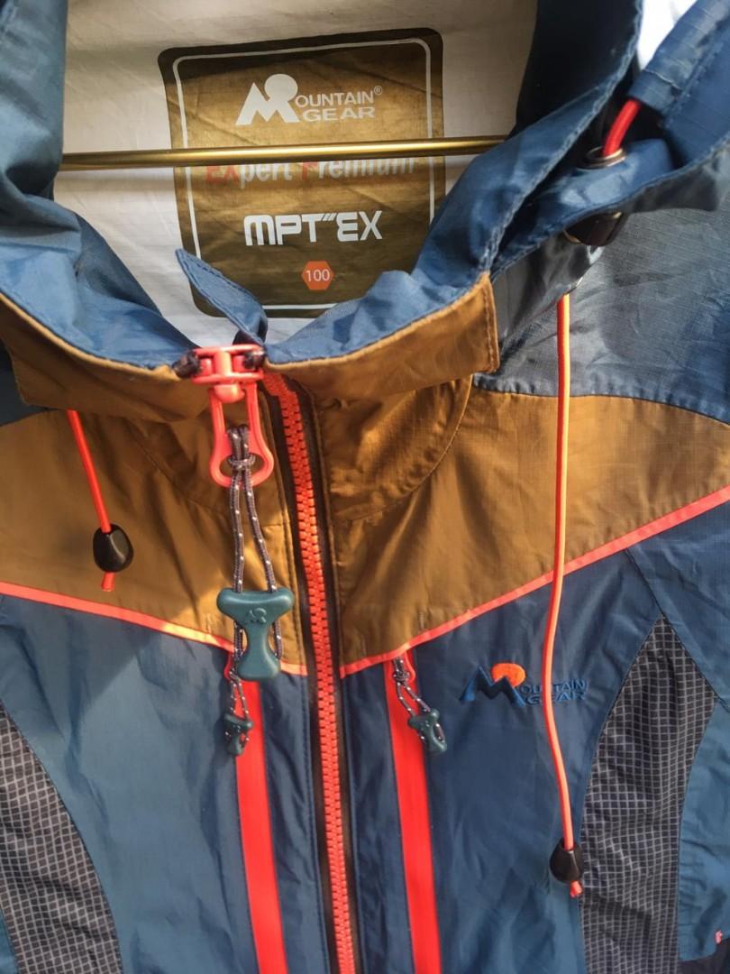 MOUNTAIN GEAR JACKET, Fesyen Pria, Pakaian , Lainnya di Carousell