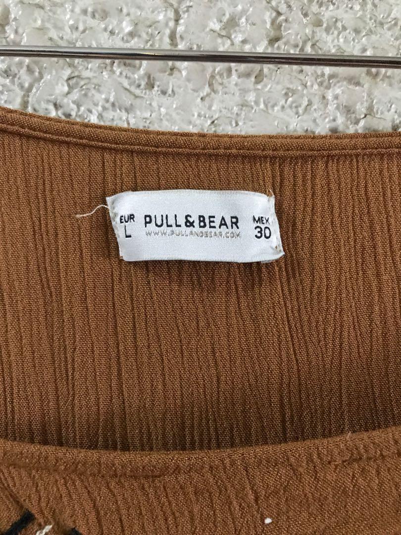Pull & Bear halter top (Category: Sleeveless) located in Pasig City. Submitted by rypan (Listing ID 1032527136, Image 3). Description: Pull and Bear Used once Low side cut.