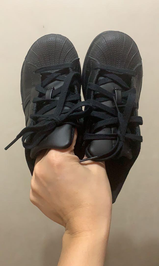 kids black stan smiths