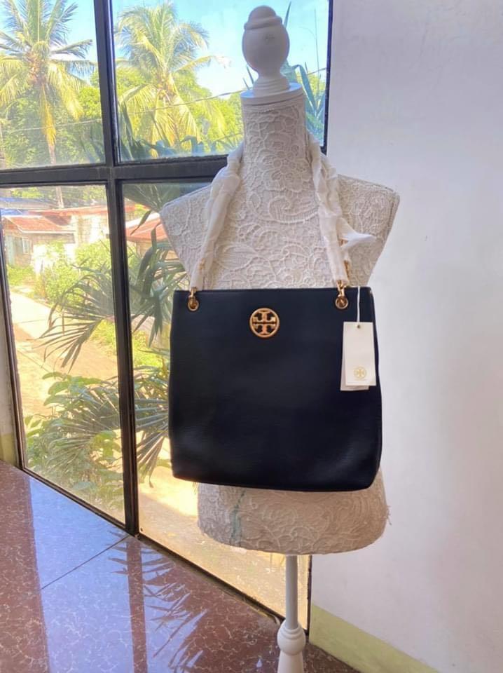 Tory Burch Carson Swingpack, Women's Fashion, Bags & Wallets, Cross-body  Bags on Carousell