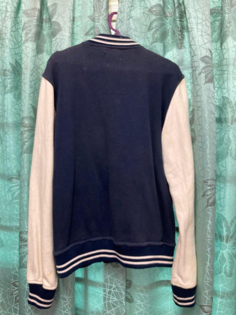 Varsity Jacket (Category: Coats, Jackets and Outerwear) located in Klang. Submitted by arxann (Listing ID 1032392418, Image 2). Description: - Using twice only - Condition 7/10 - Size S / Unisex - Original varsity from brand Seed.