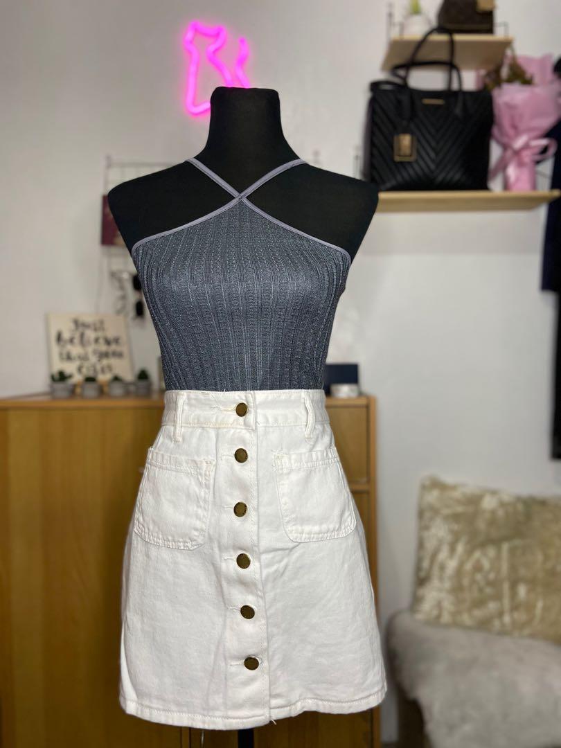 White button down skirt (Category: Skirts) located in San Jose del Monte. Submitted by _ecjc (Listing ID 1032460907, Image 2). Description: Can fit to L-XL.