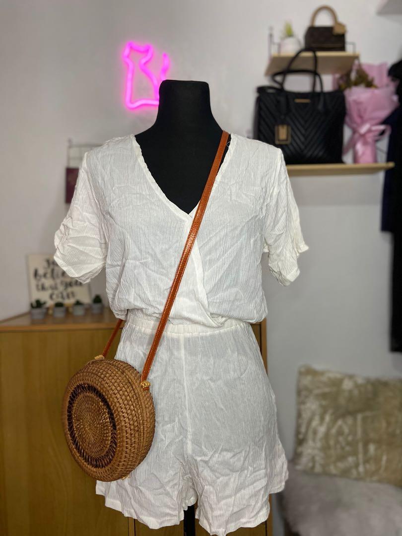 White romper (Category: Rompers) located in San Jose del Monte. Submitted by _ecjc (Listing ID 1032456294, Image 1). Description: #sale.