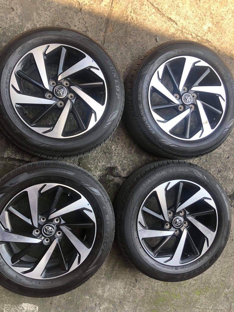 17" Toyota Rush Stock mags used 5Holes pcd 114 with 21560r17 Dunlop