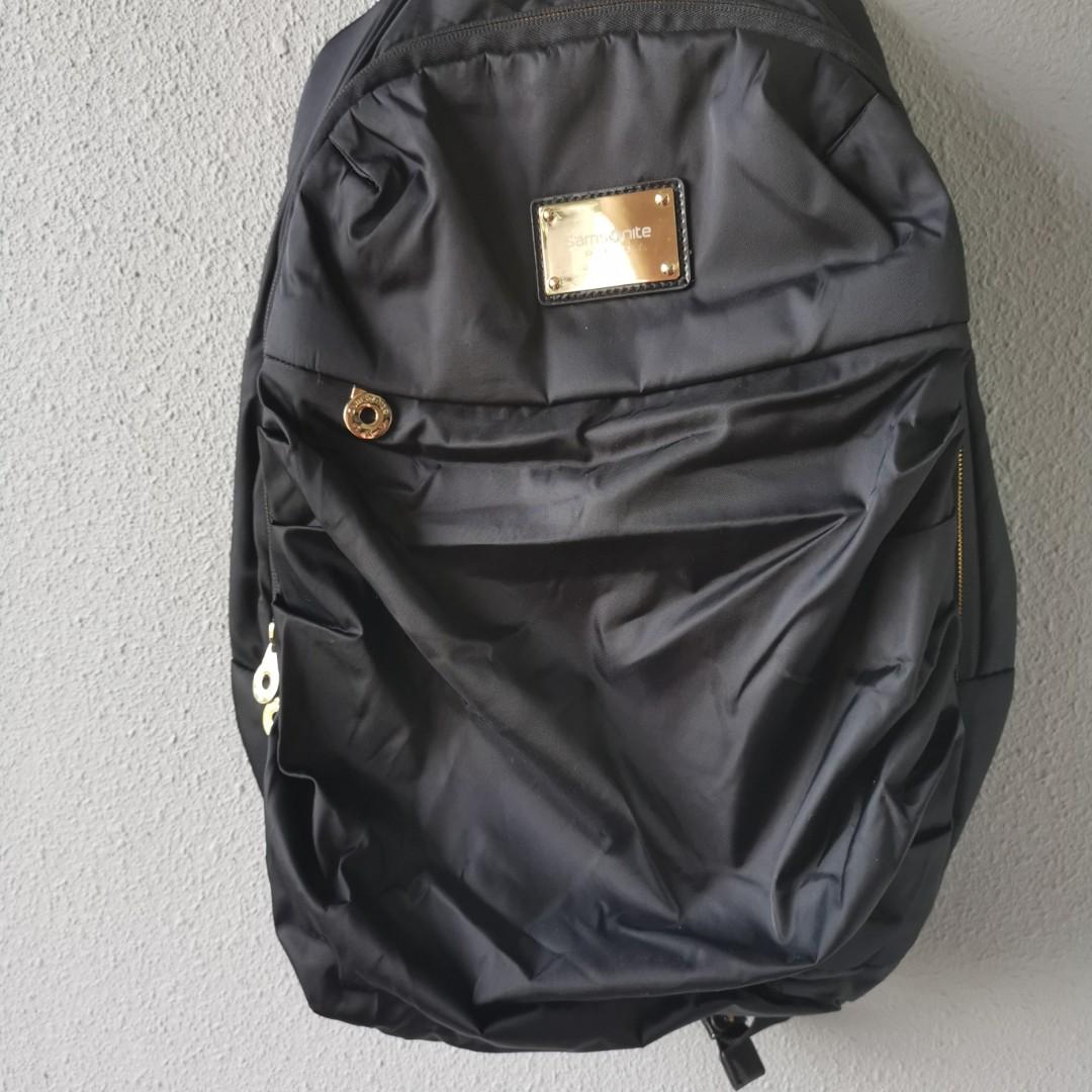 Samsonite best sale red lightilo