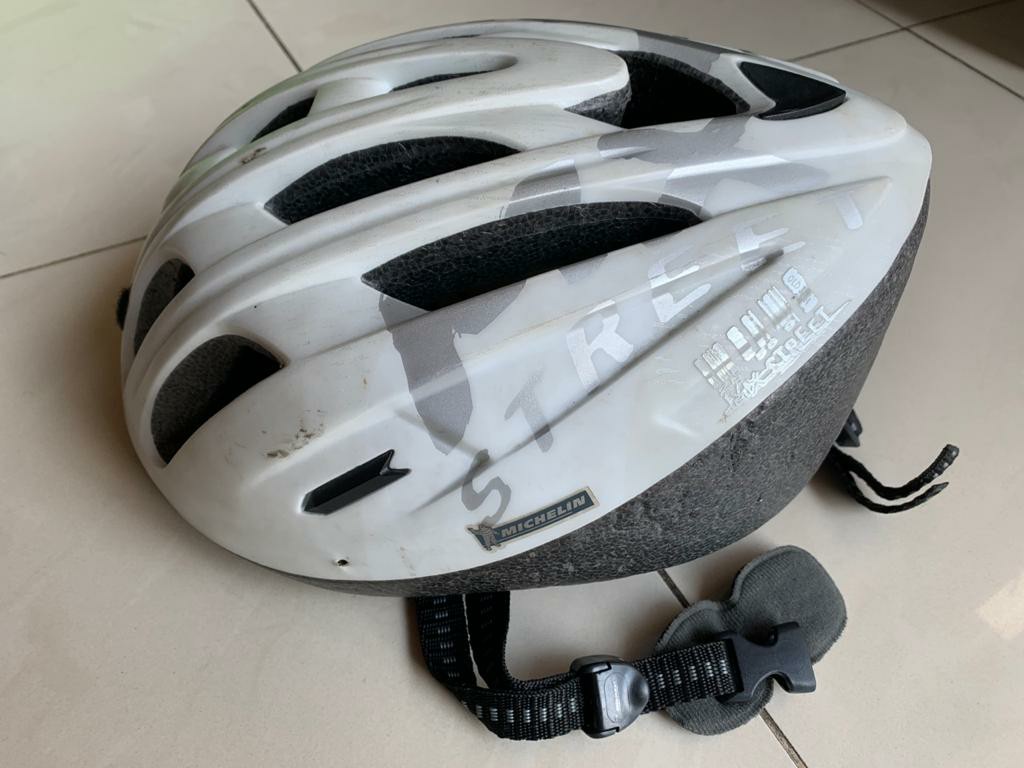 Helm sepeda deals branded