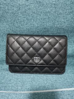 (Category: ) located in . Submitted by clearmywardrobe17 (Listing ID 1034396963, Image 1). Description: .