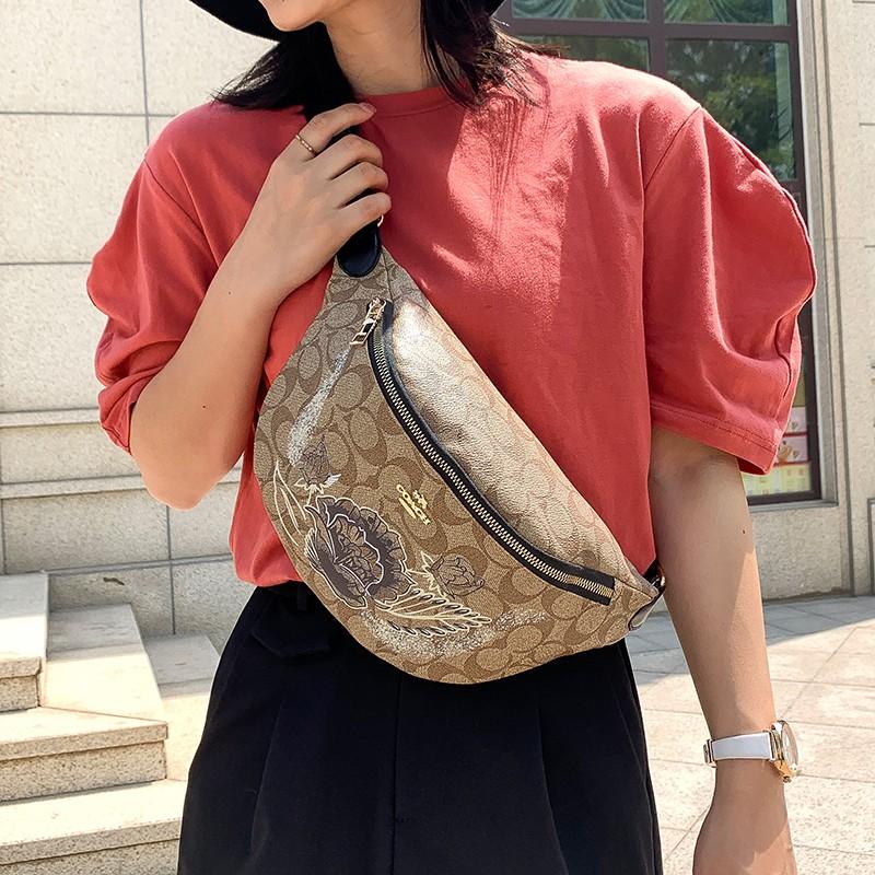 Coach store bag girl