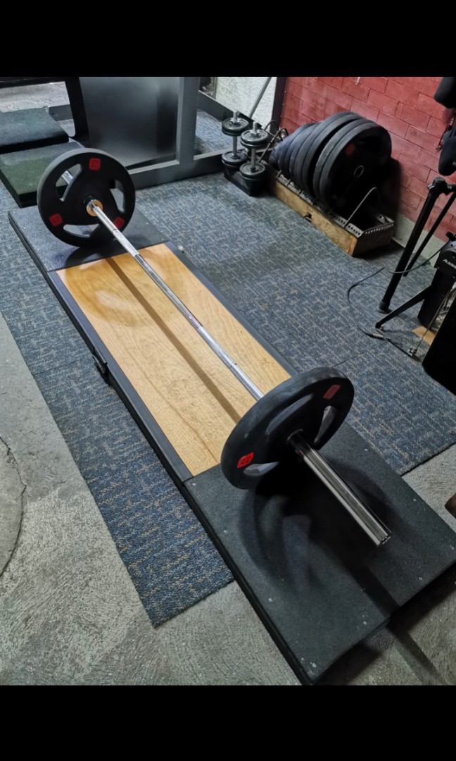 Small clearance deadlift platform
