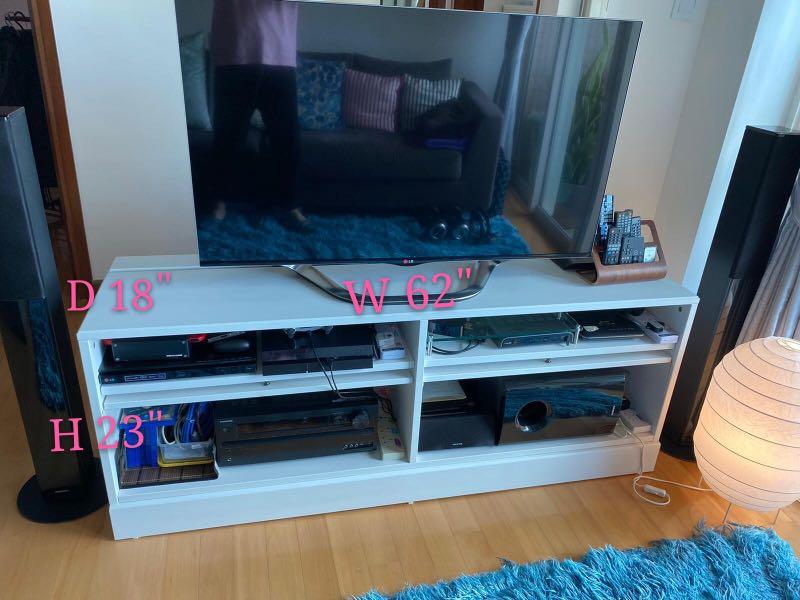 Havsta tv shop bench with plinth
